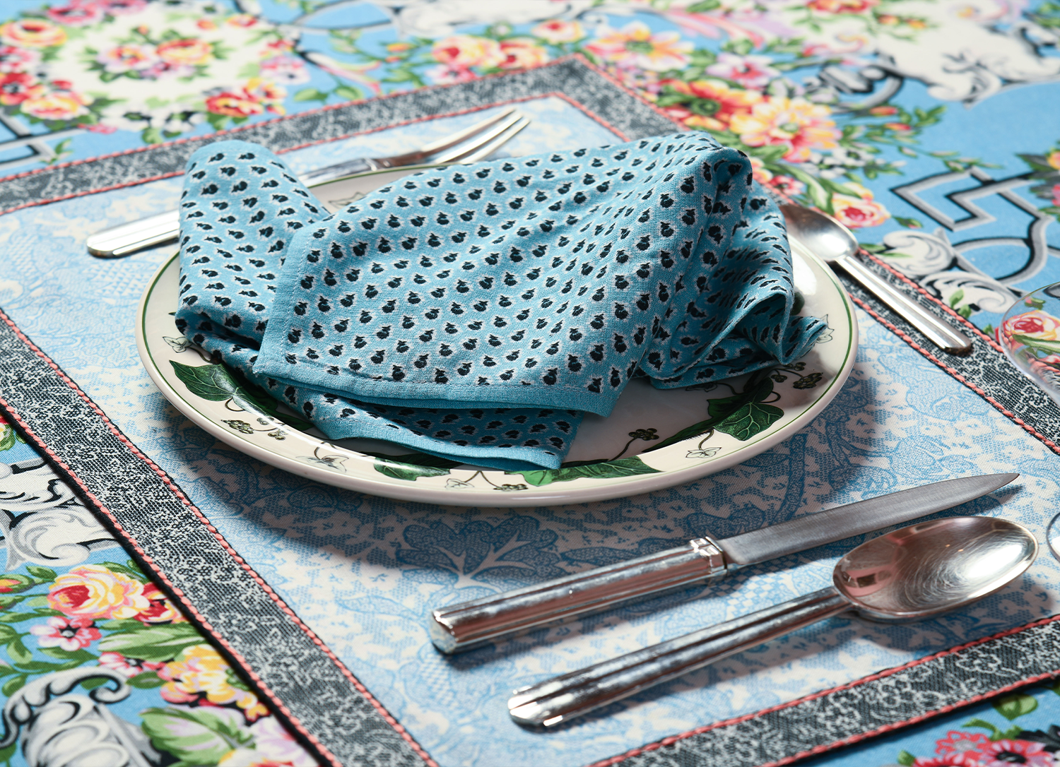 Types of Table Linens: Tablecloths, Napkins, & More